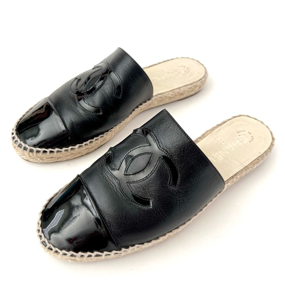 CHANEL Shoes - CHANEL || CC Cap Toe Espadrille Mule Slides Black Leather Patent Logo EU 39